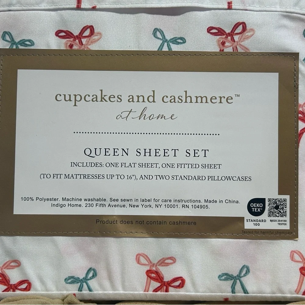 CUPCAKES AND CASHMERE Red And Green Striped Bows 4 Piece Queen Sheet Set